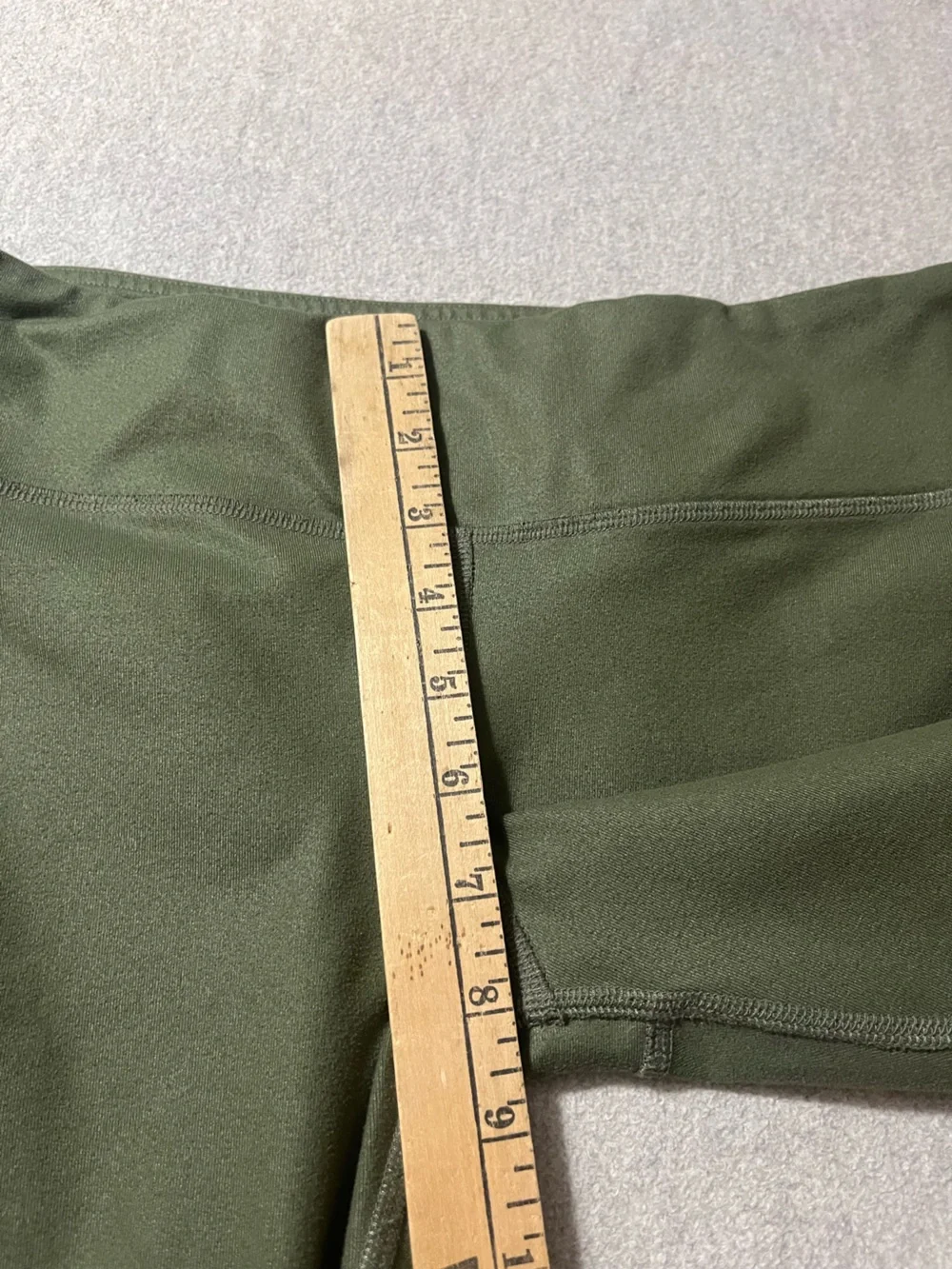 Alo Yoga Idol Ruched leggings.